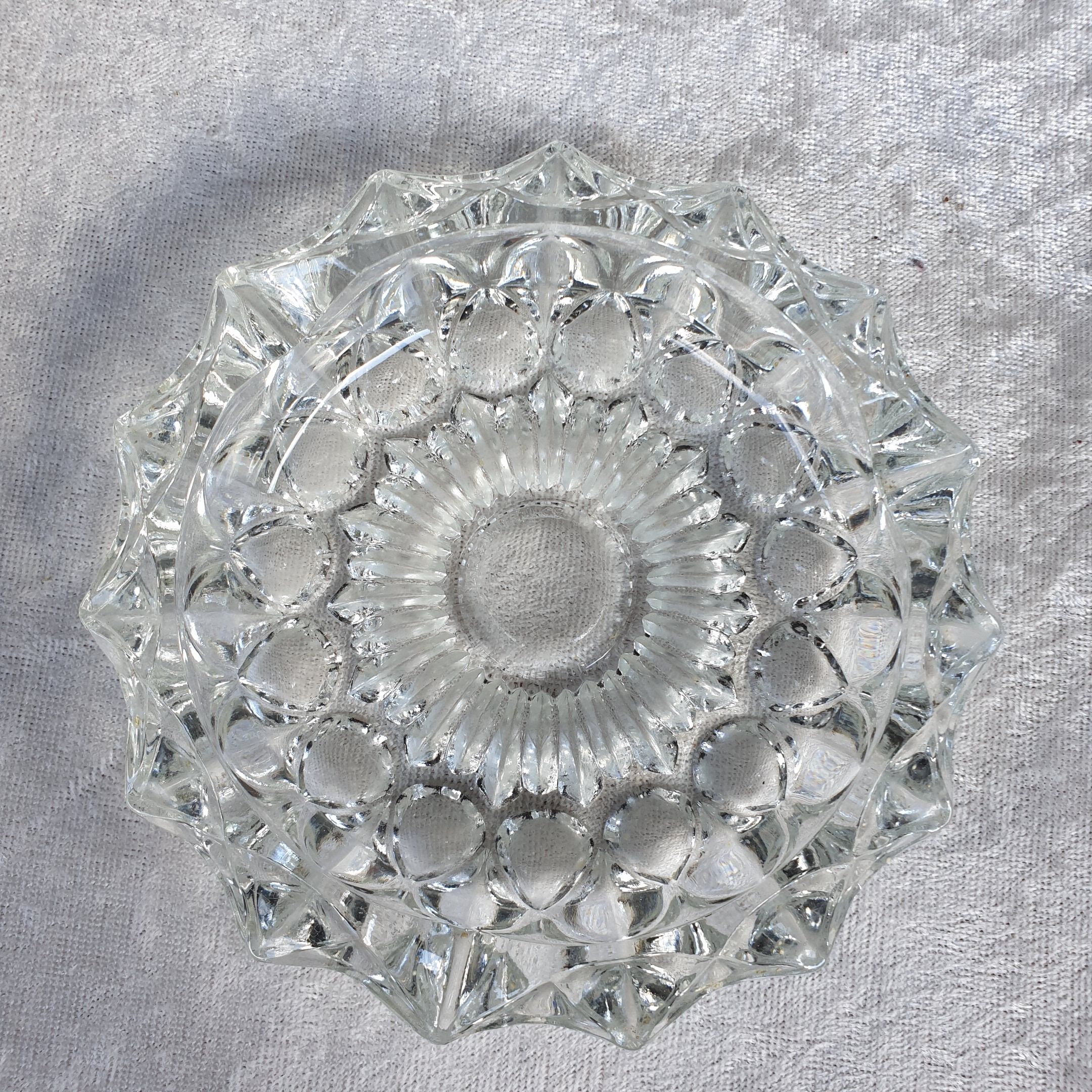 Set of 2 chiseled crystal ashtrays