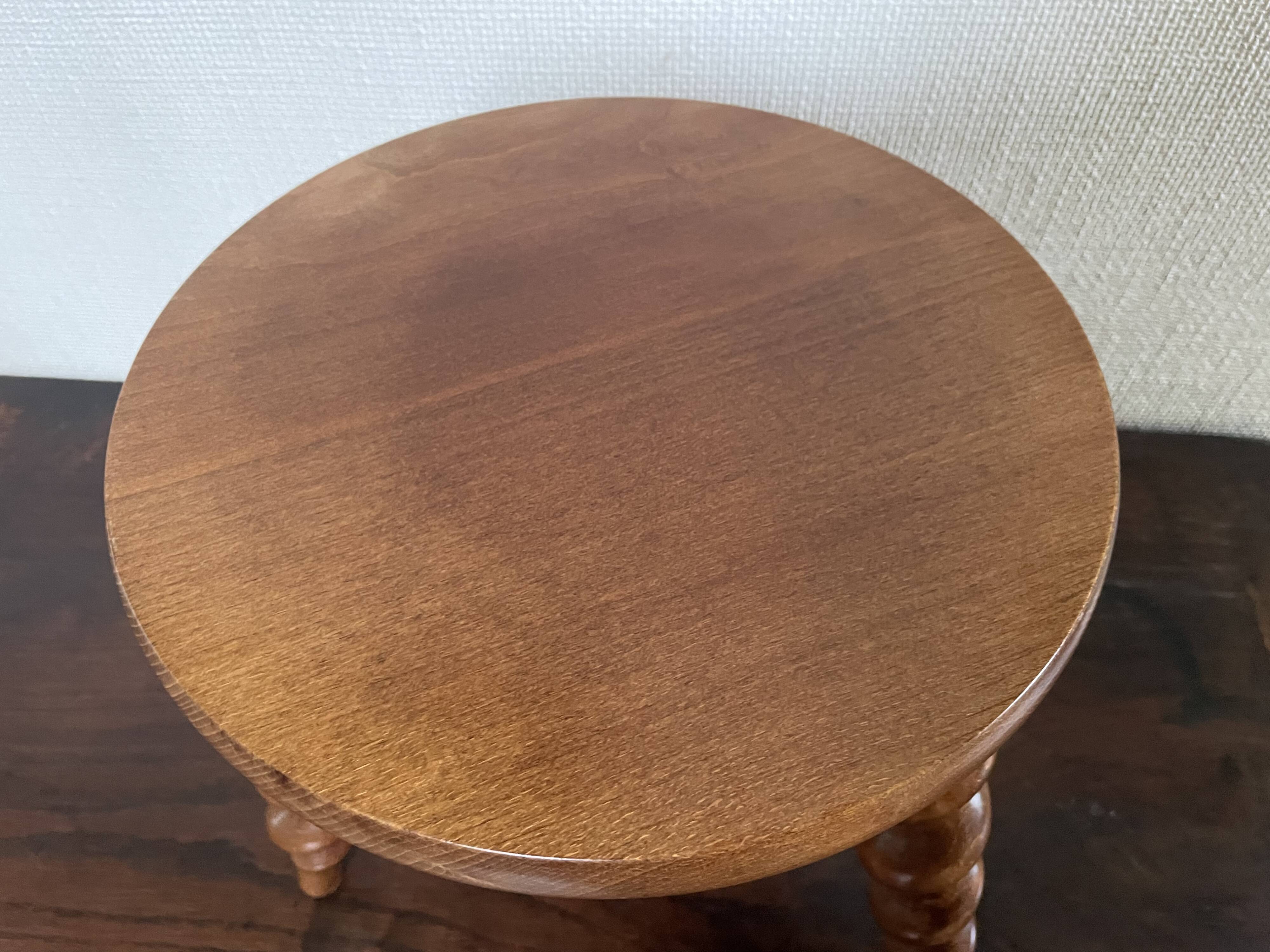 Tabouret tripode