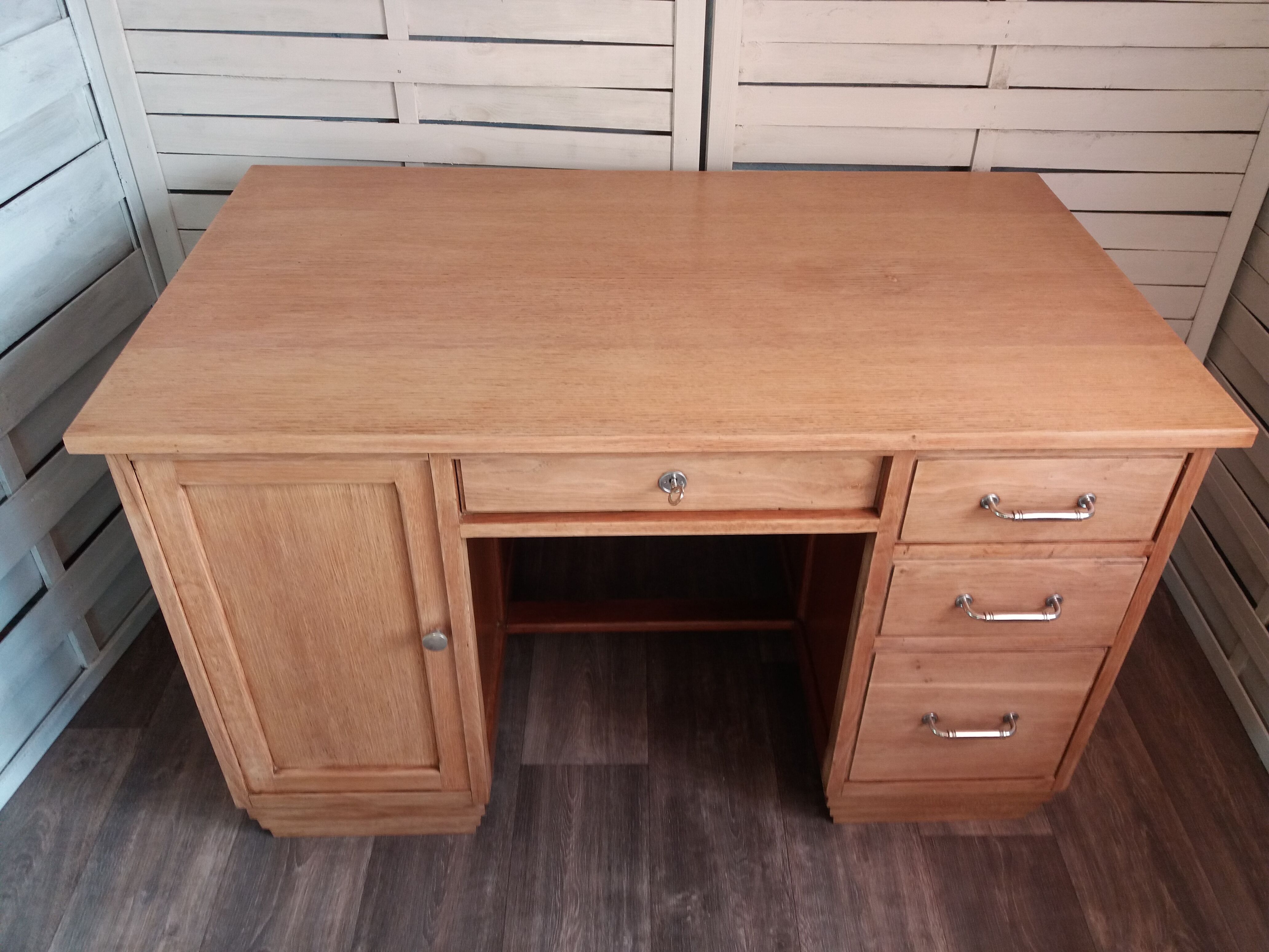 Bureau de métier des années 50