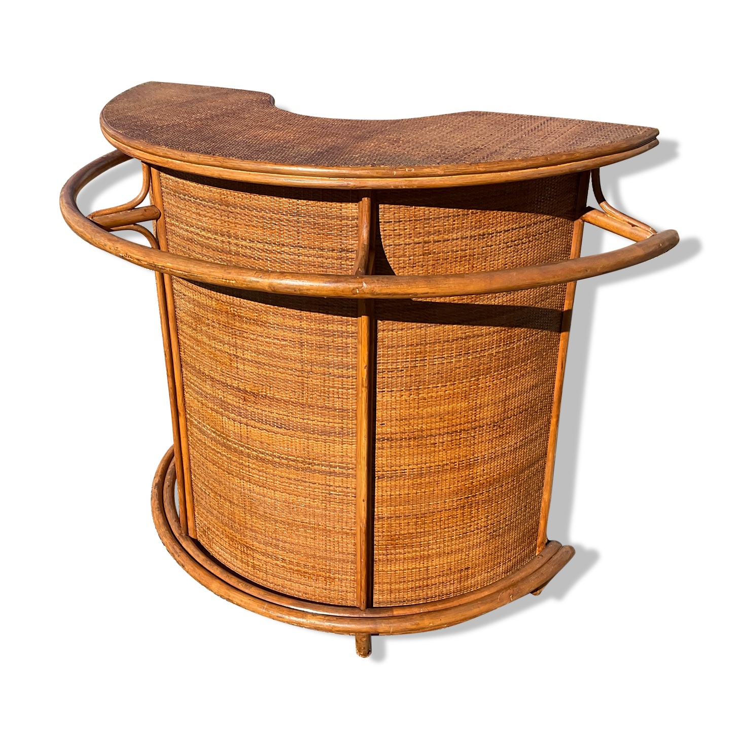 Rattan bar