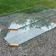 Table basse design des années 70 en verre plexi métal doré