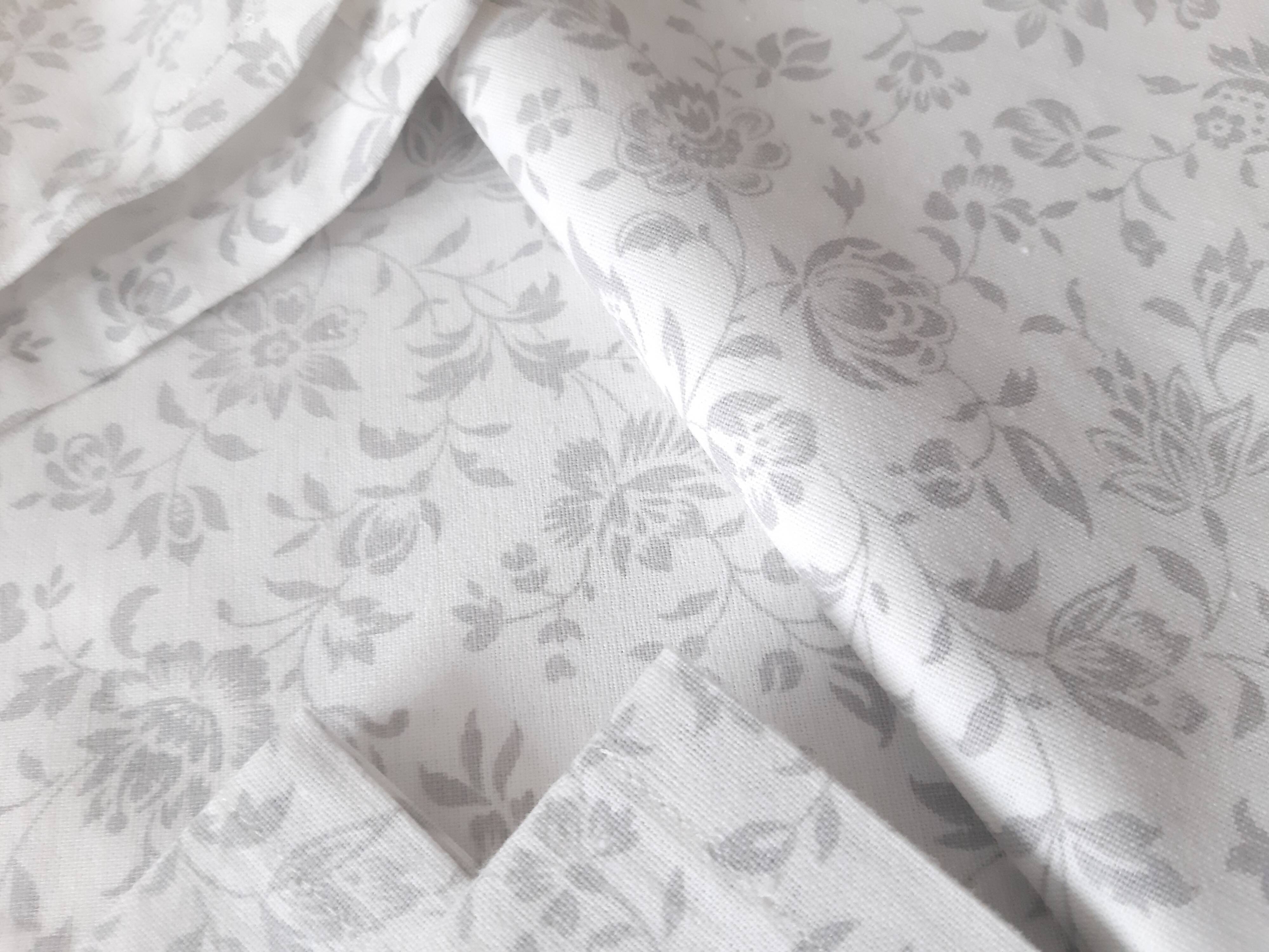 Tablecloth & towels