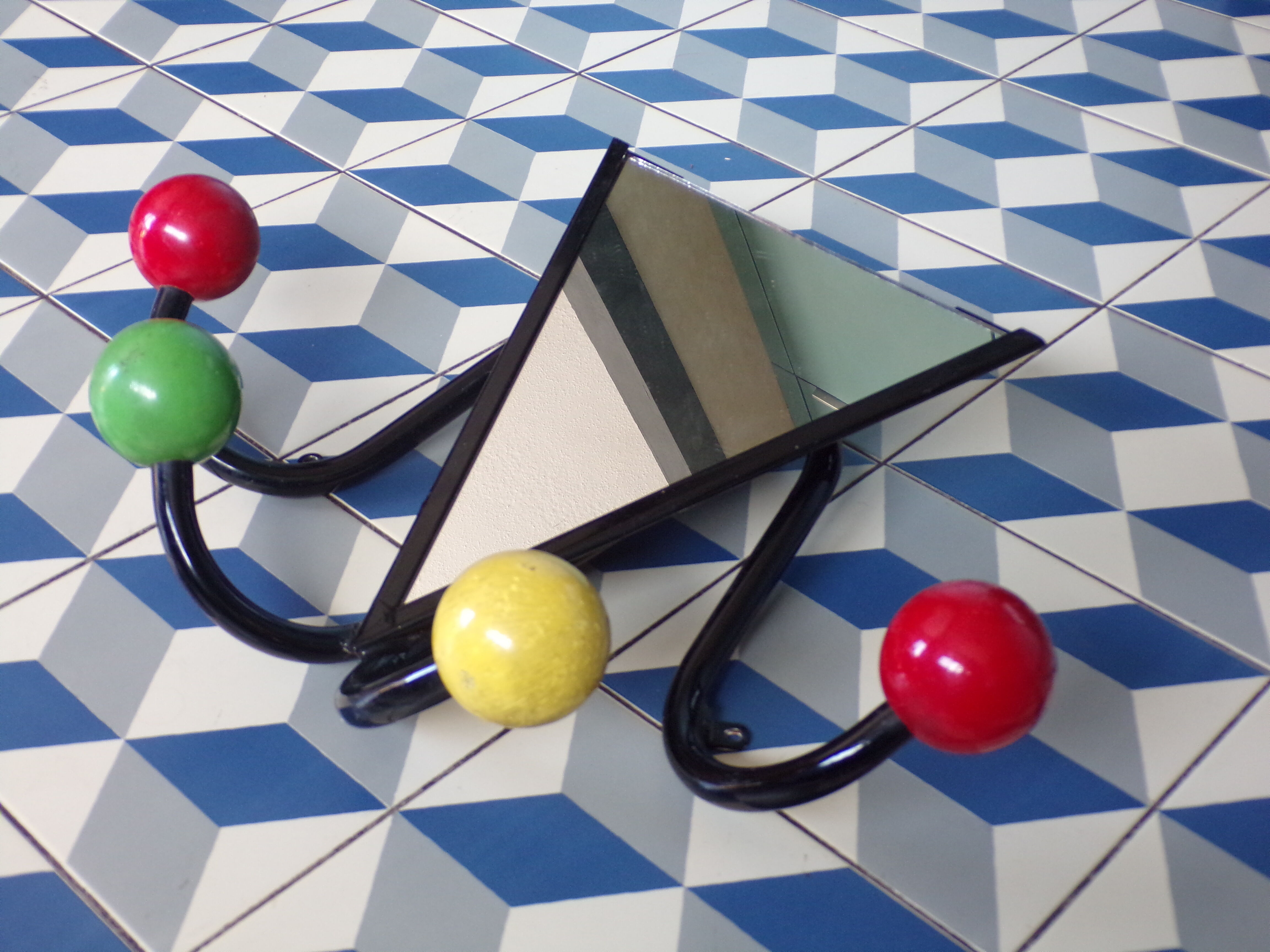 4-ball wooden holder with mirror