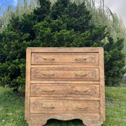 Commode vintage en bois massif sculpté – 4 tiroirs