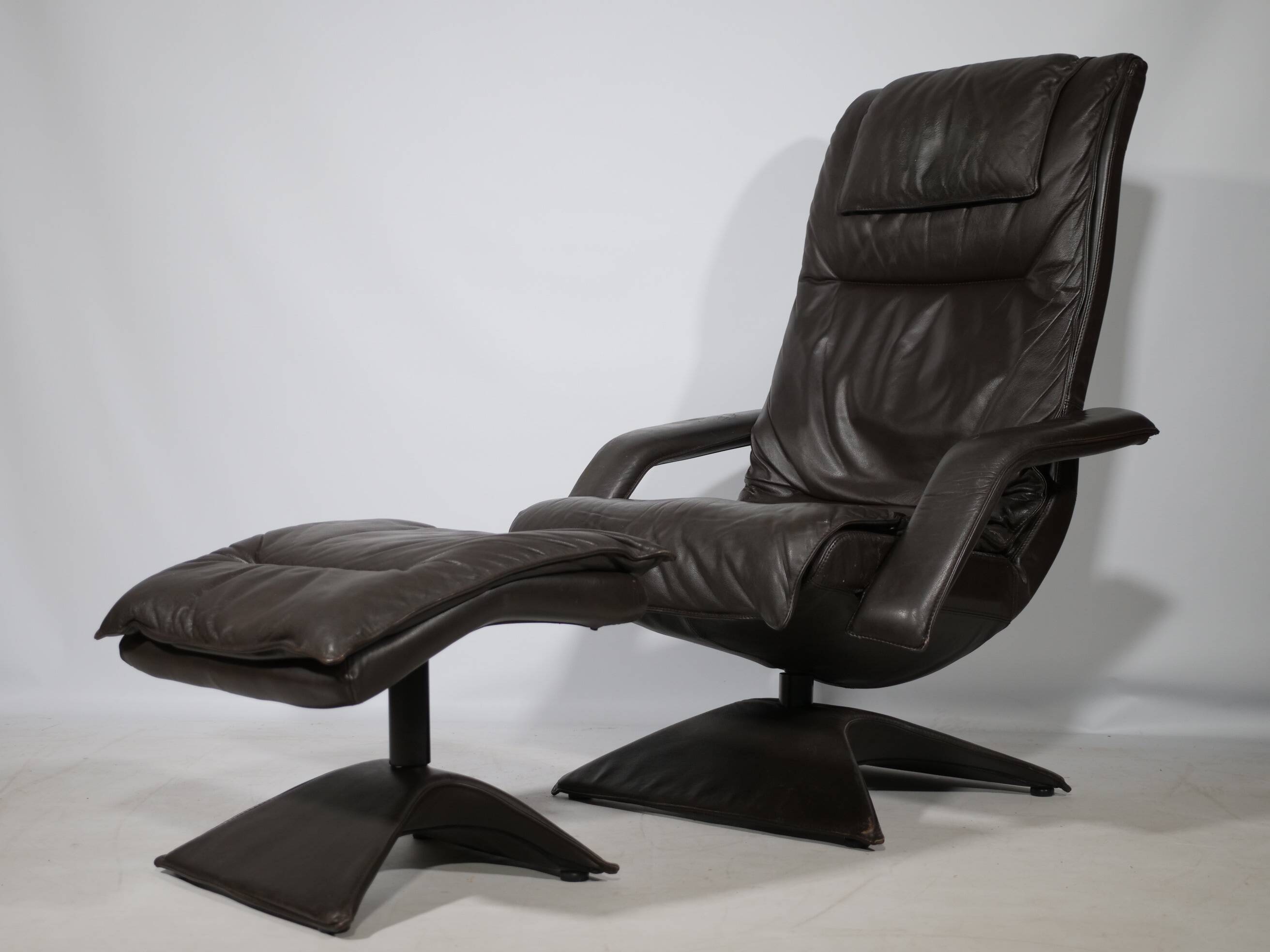 Design Leather Lounge Chair including Ottoman from the 1990s