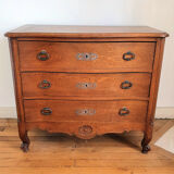 Light oak chest of drawers has 3 drawers