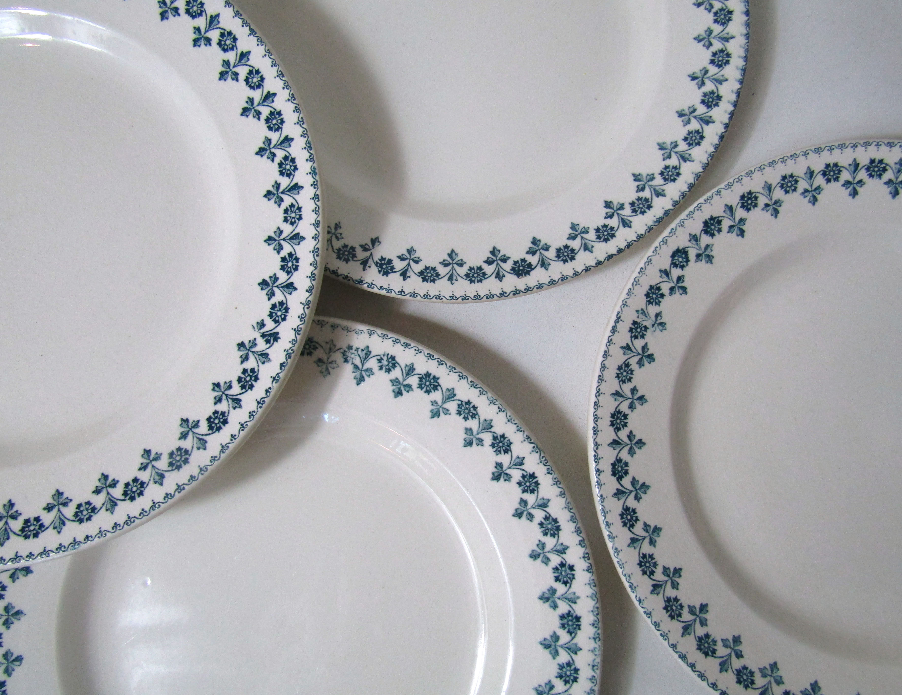 6 flat plates faience ancient Barbeaux, Terre de Fer