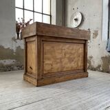 Trading counter central island pine