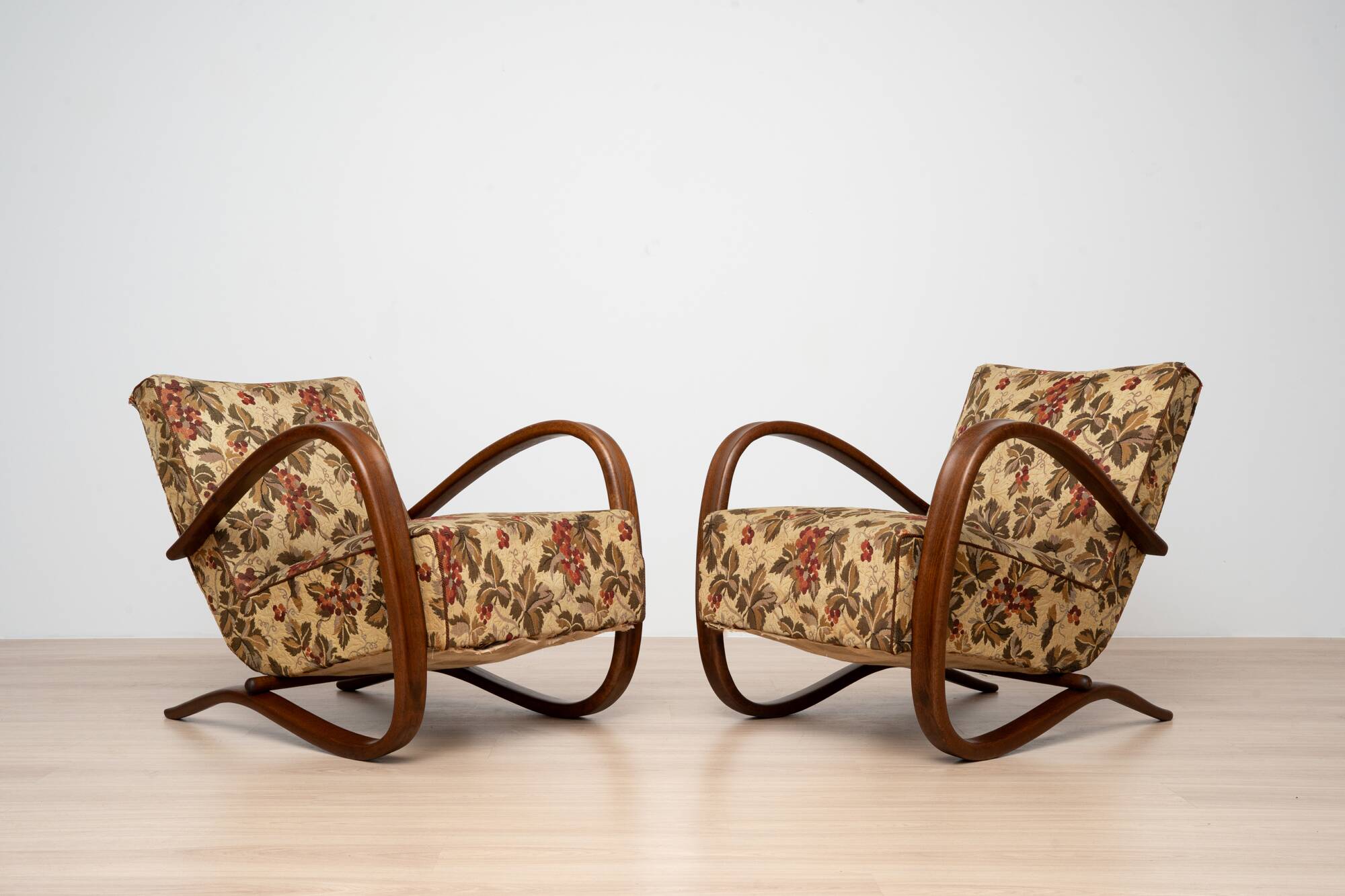 Pair of Art Deco H269 Lounge Chairs by Jindřich Halabala, Czechoslovakia
