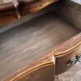 Classic chest of drawers