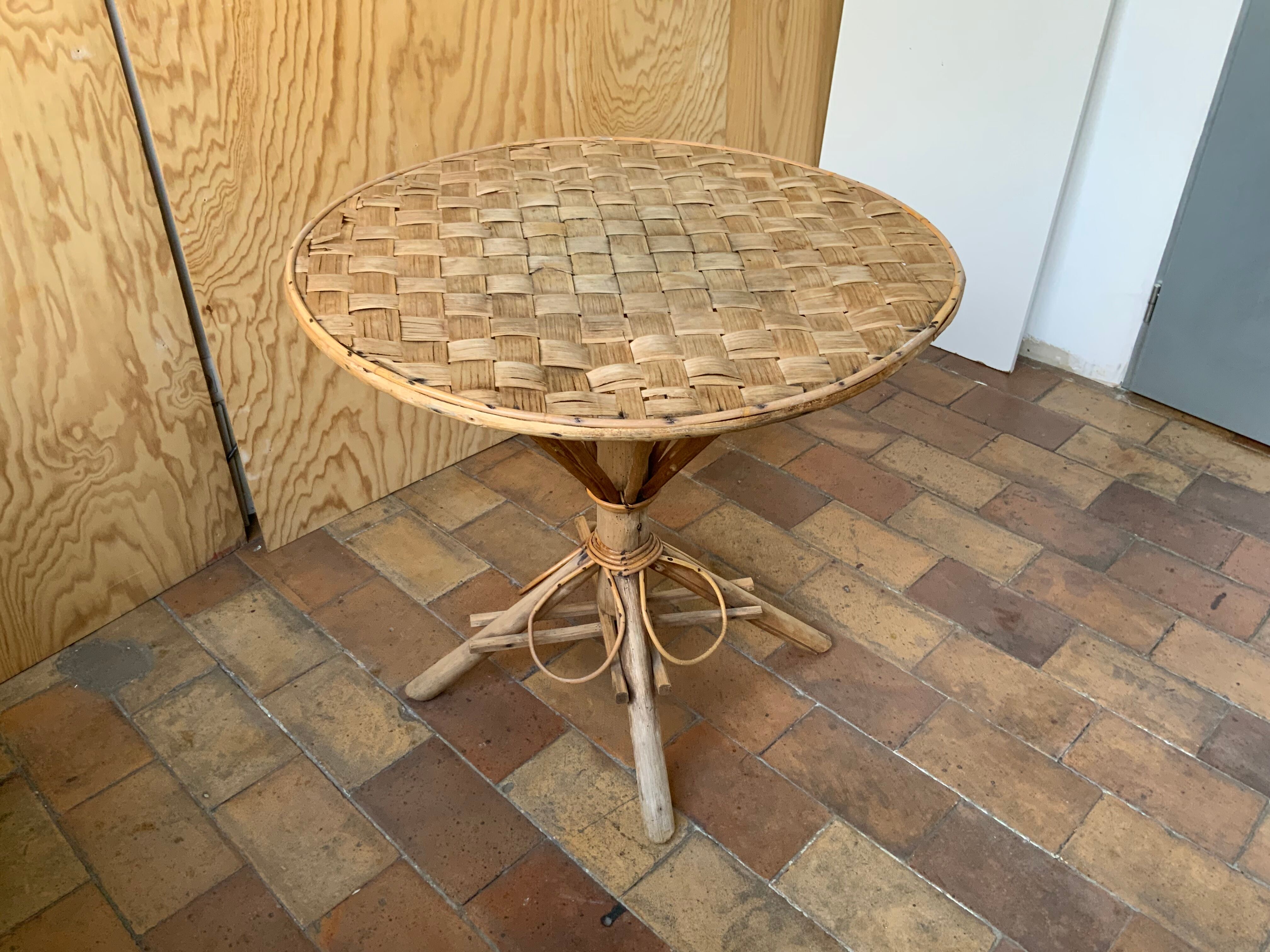 Round table in vintage chestnut