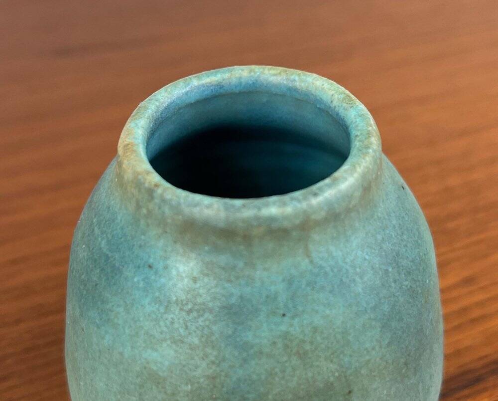 Mid-century German minimalist studio pottery vase by Lu and Gerd Grove, 1964.