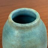 Mid-century German minimalist studio pottery vase by Lu and Gerd Grove, 1964.