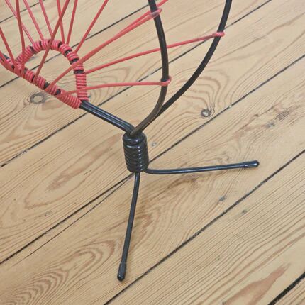 Vintage black metal magazine rack with red scoubidou - 1960s