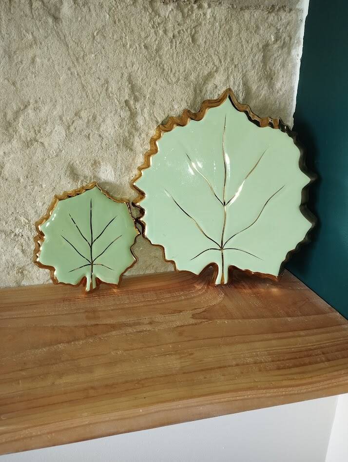 Ceramic trivet and coaster – leaf pattern, year