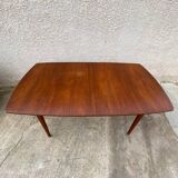Table scandinave