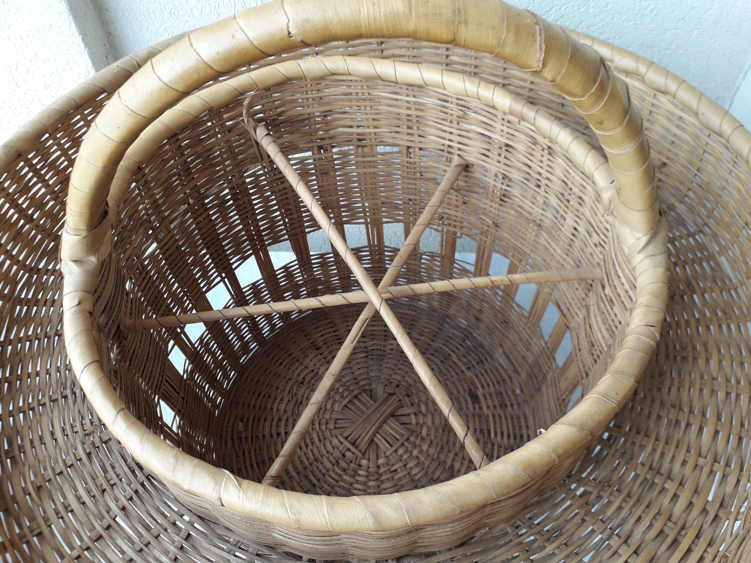Wicker bottle holder basket