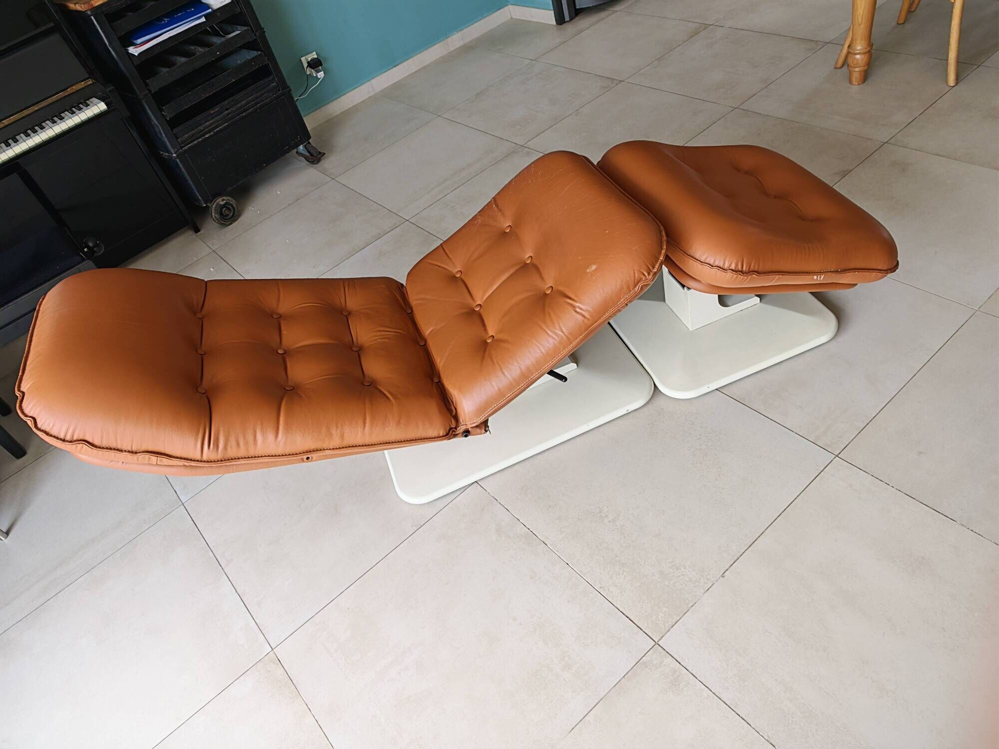 Vintage Lounge Chair & Ottoman "Origlia" – Tawny Leather & Pirelli Straps