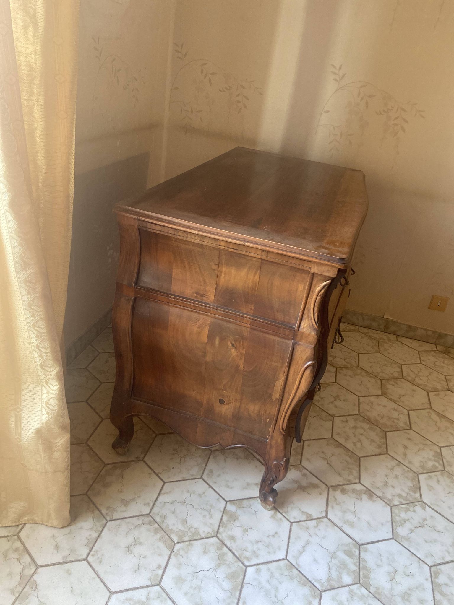Curved commode with three drawers in light wood, Louis XV style.