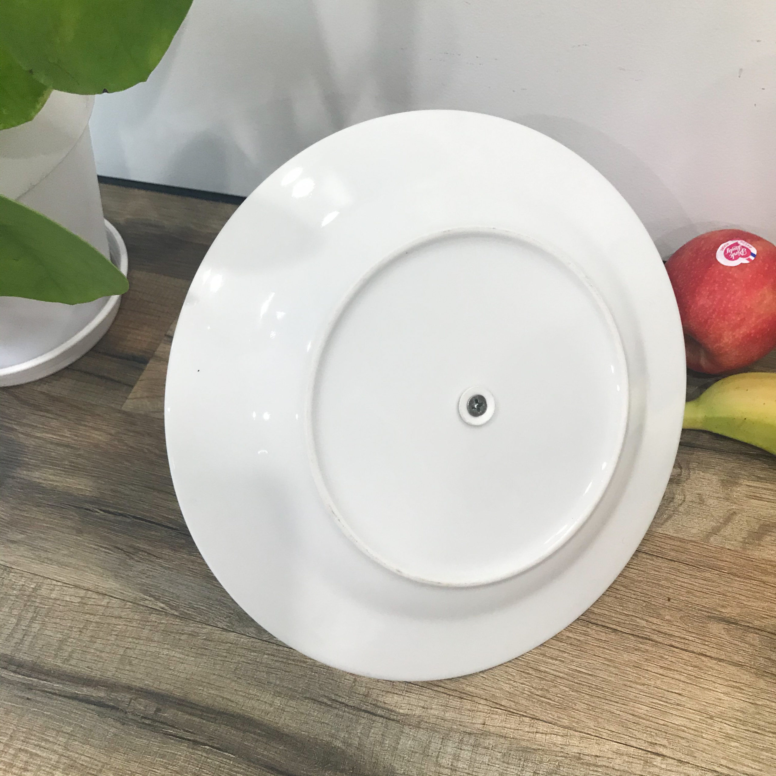 Assiette présentoir en porcelaine blanche