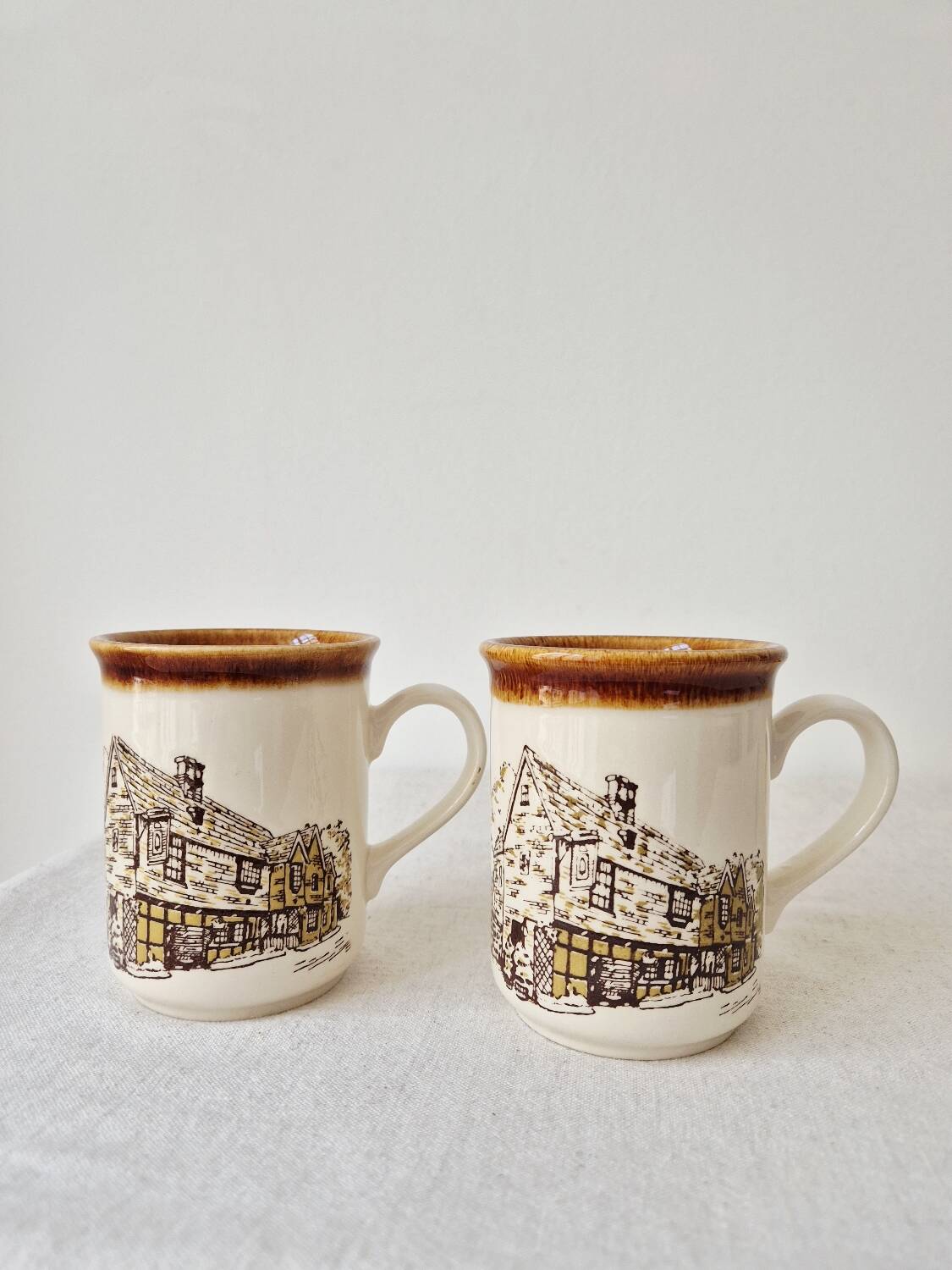 Set of 2 vintage mugs "Old English Cottage" - Staffordshire