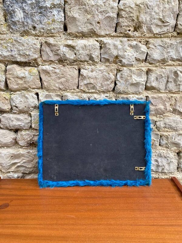 miroir avec une garniture en fourrure