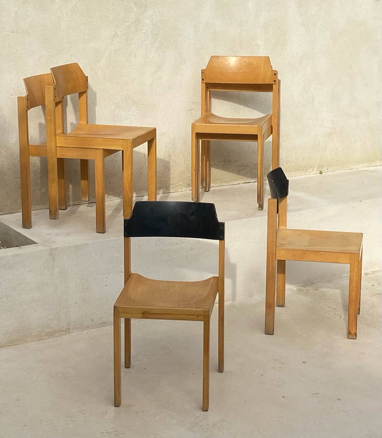 Set of 6 stackable chairs