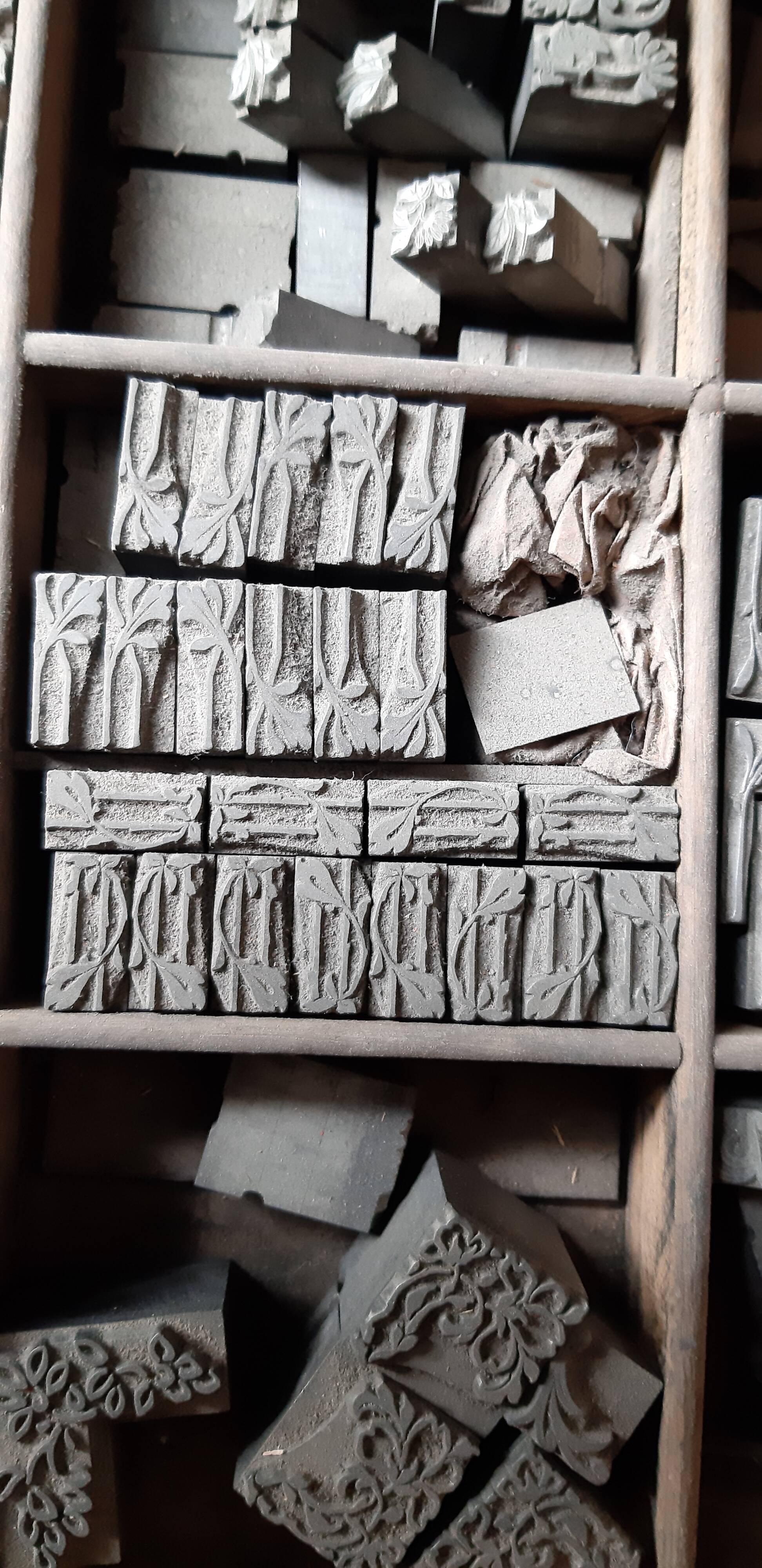 Printing cabinet 16 drawers with these lead letters