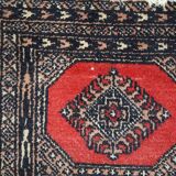 Tapis vintage fait main Lahore en laine rouge (45cm x 58cm) – Années 1970