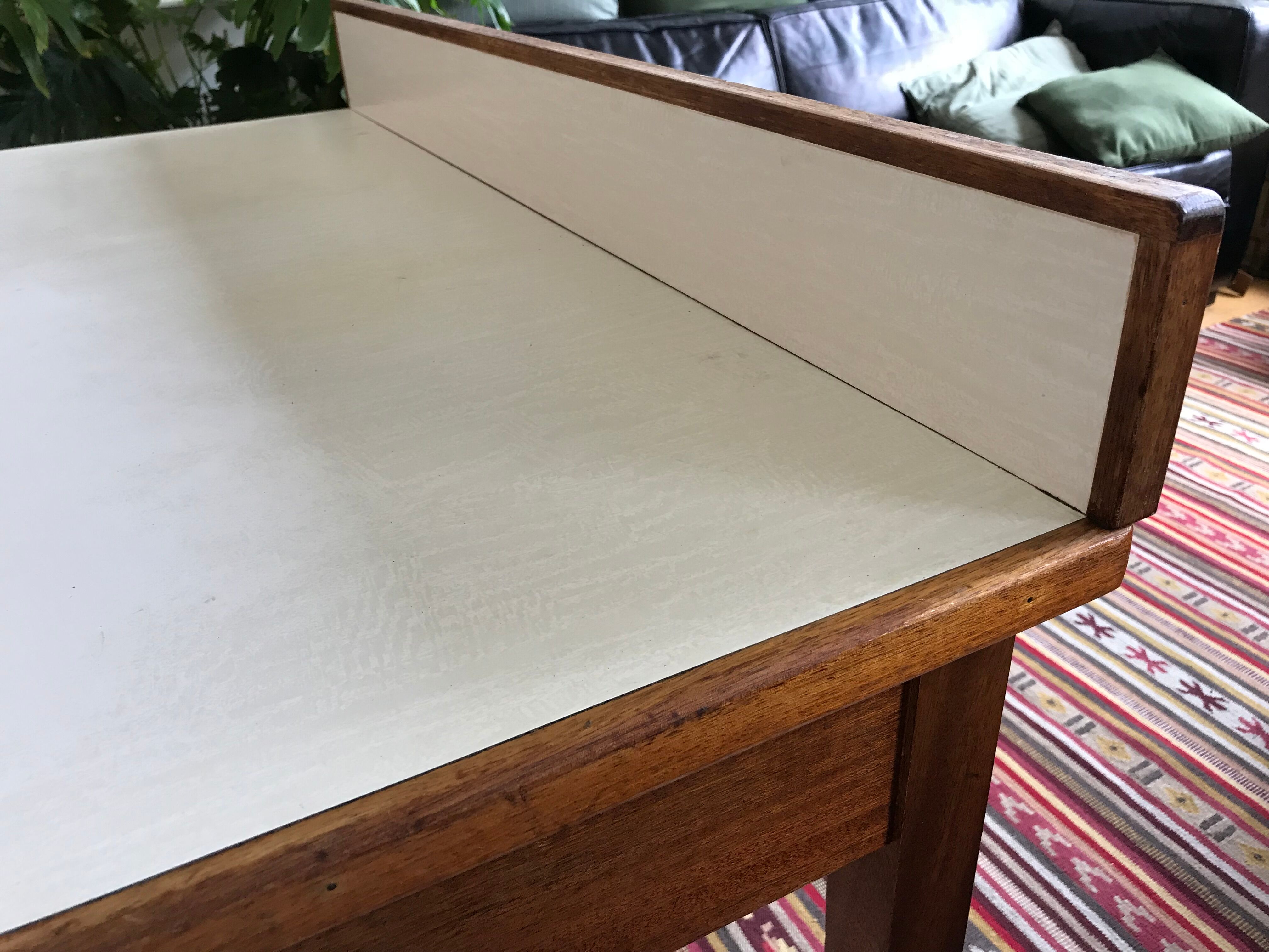 Farm table