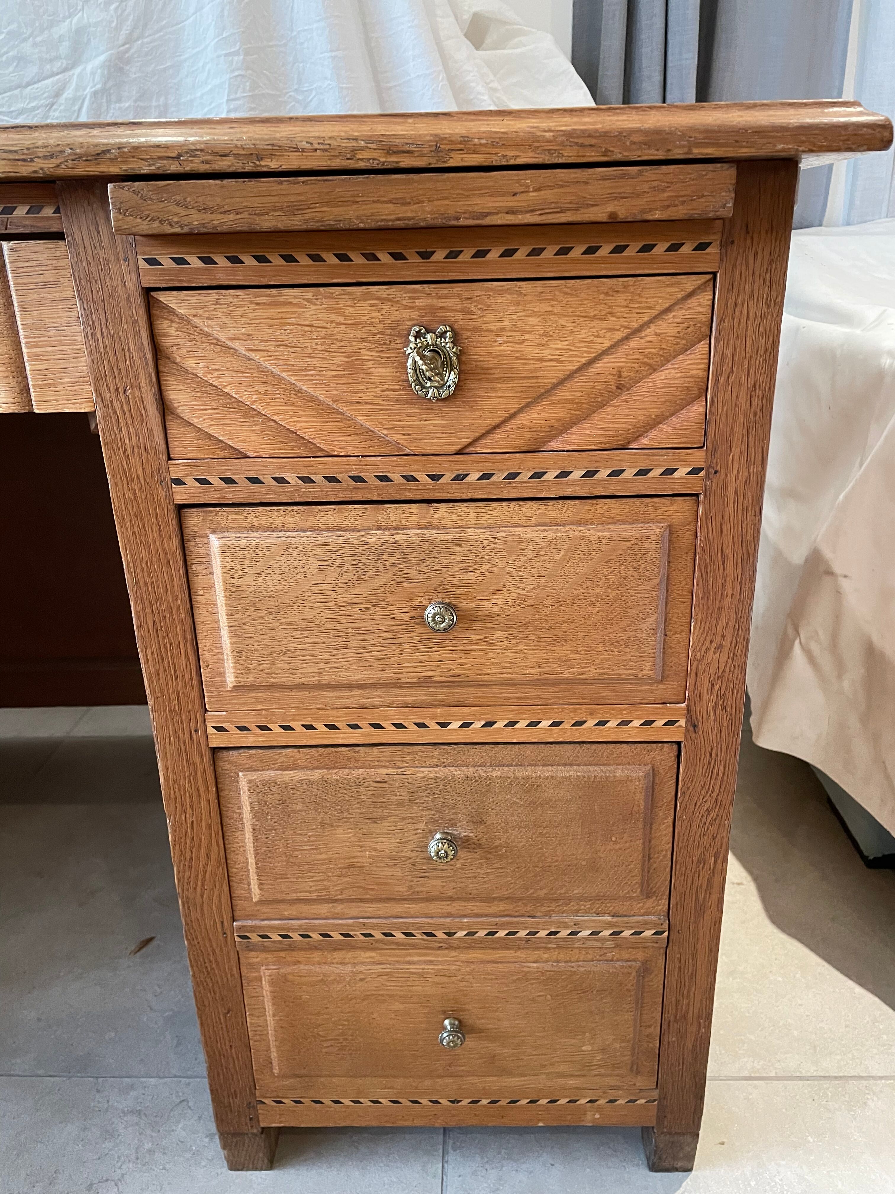 Minister's Office in Oak