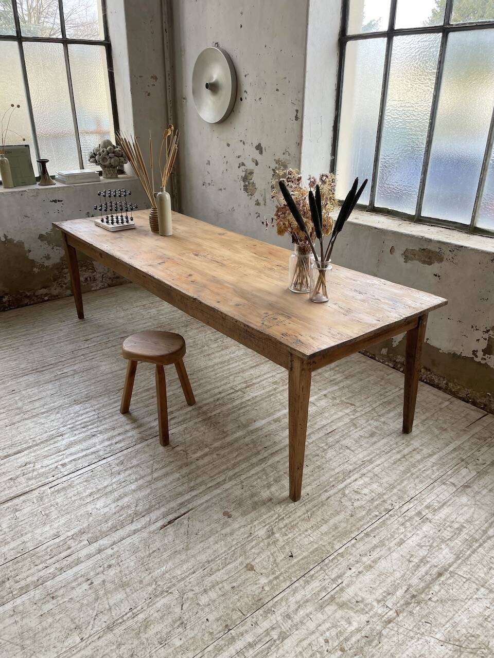 Farmhouse table with spindle legs in oak and pine, 2.5m