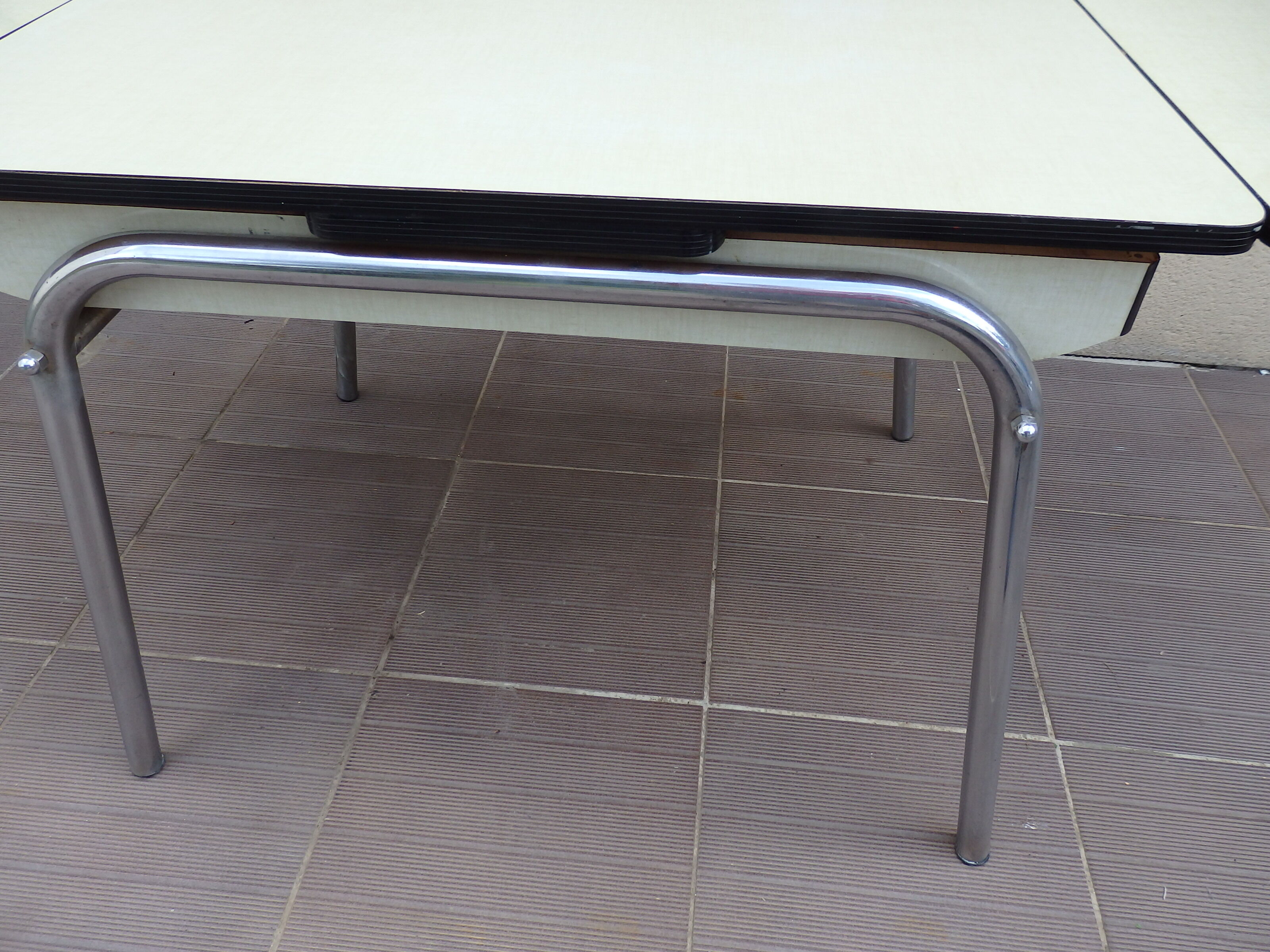 Formica kitchen table