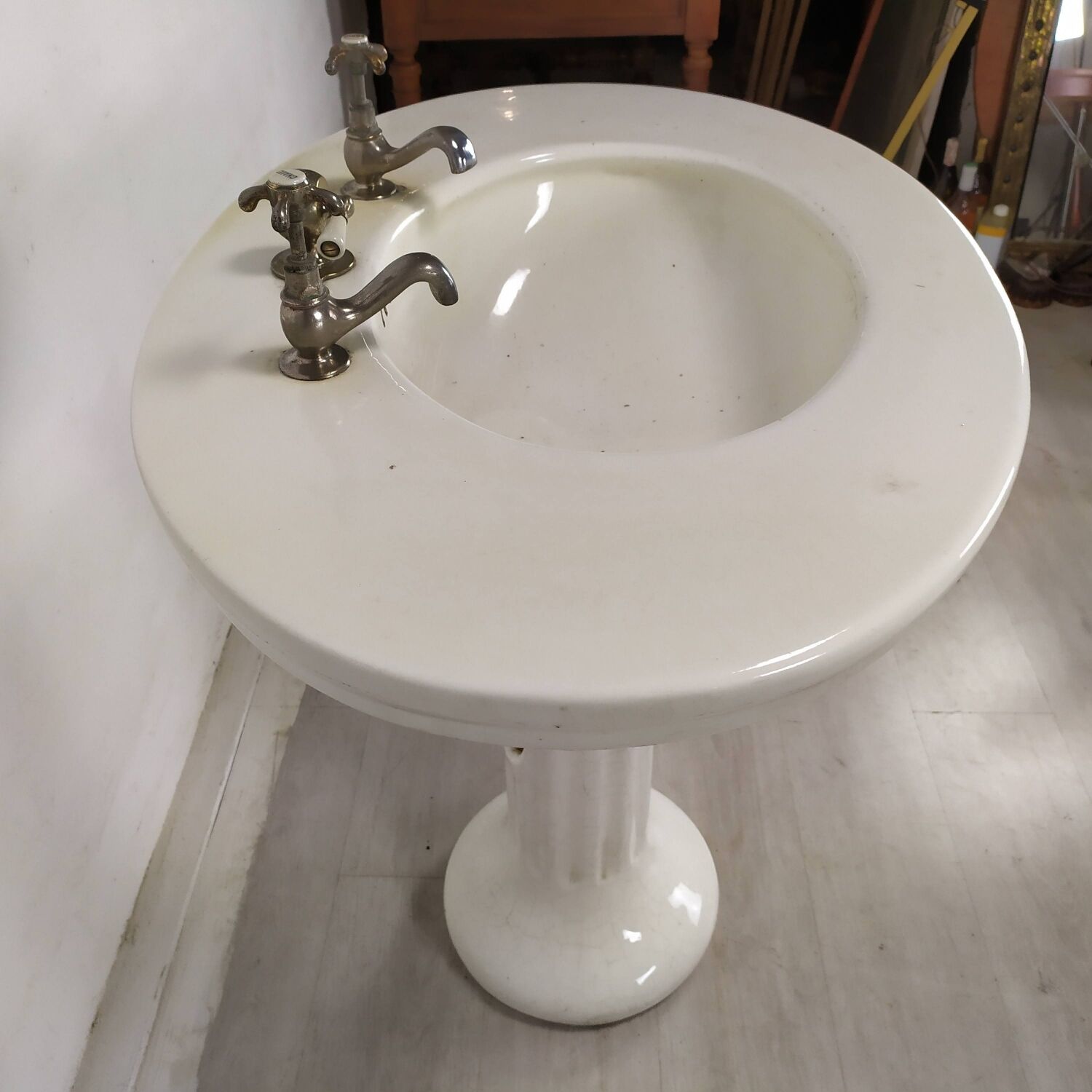 Vasque évier porcelaine sur pied