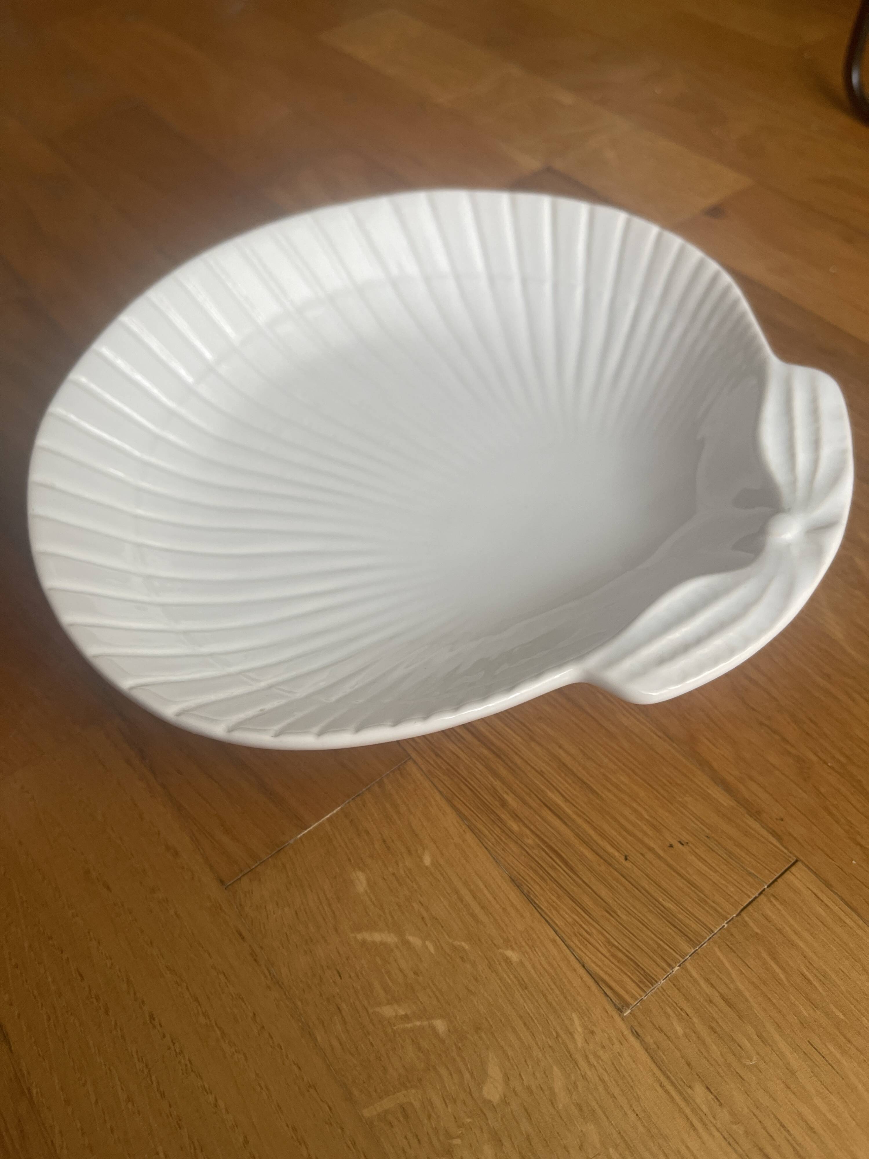 Elegant set of 6 dessert or starter plates in glazed earthenware.
