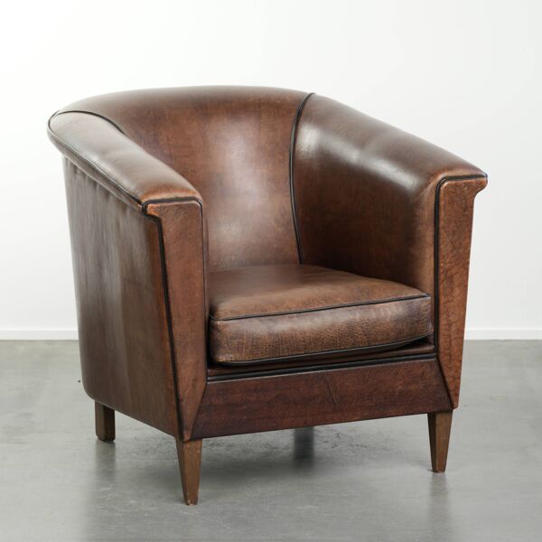 Fauteuil club en cuir de mouton de style Art Déco avec un passepoil noir