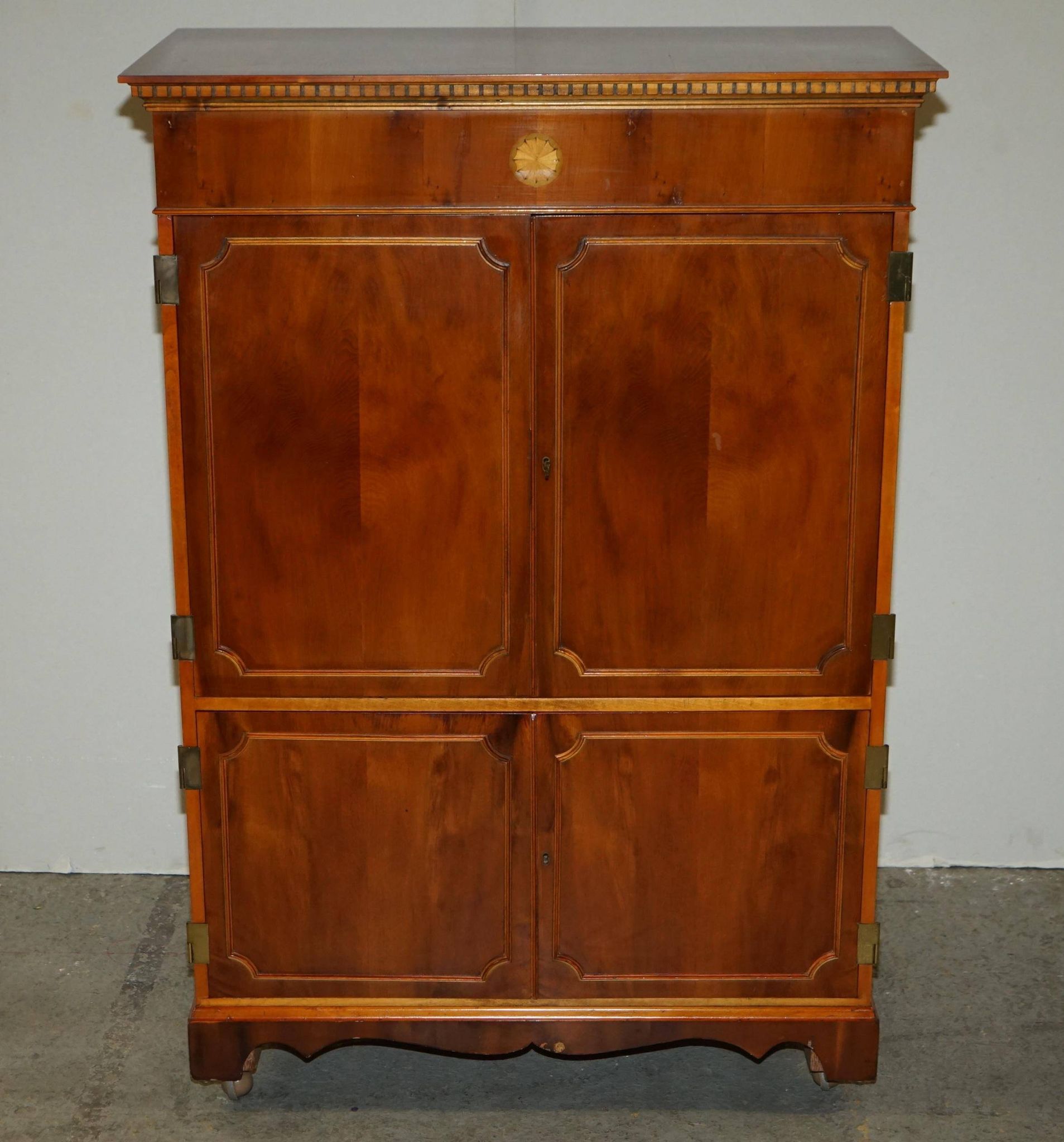 Wooden buffet TV in yew Abbey Craft Mid-Century Modern Sheraton details