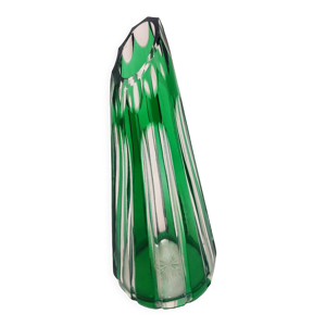 Vase en verre sculpté
