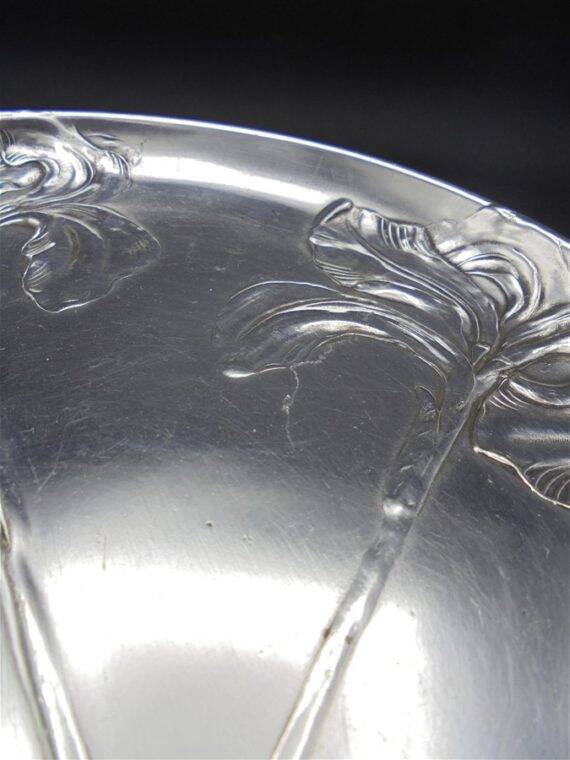 Piedouche dish