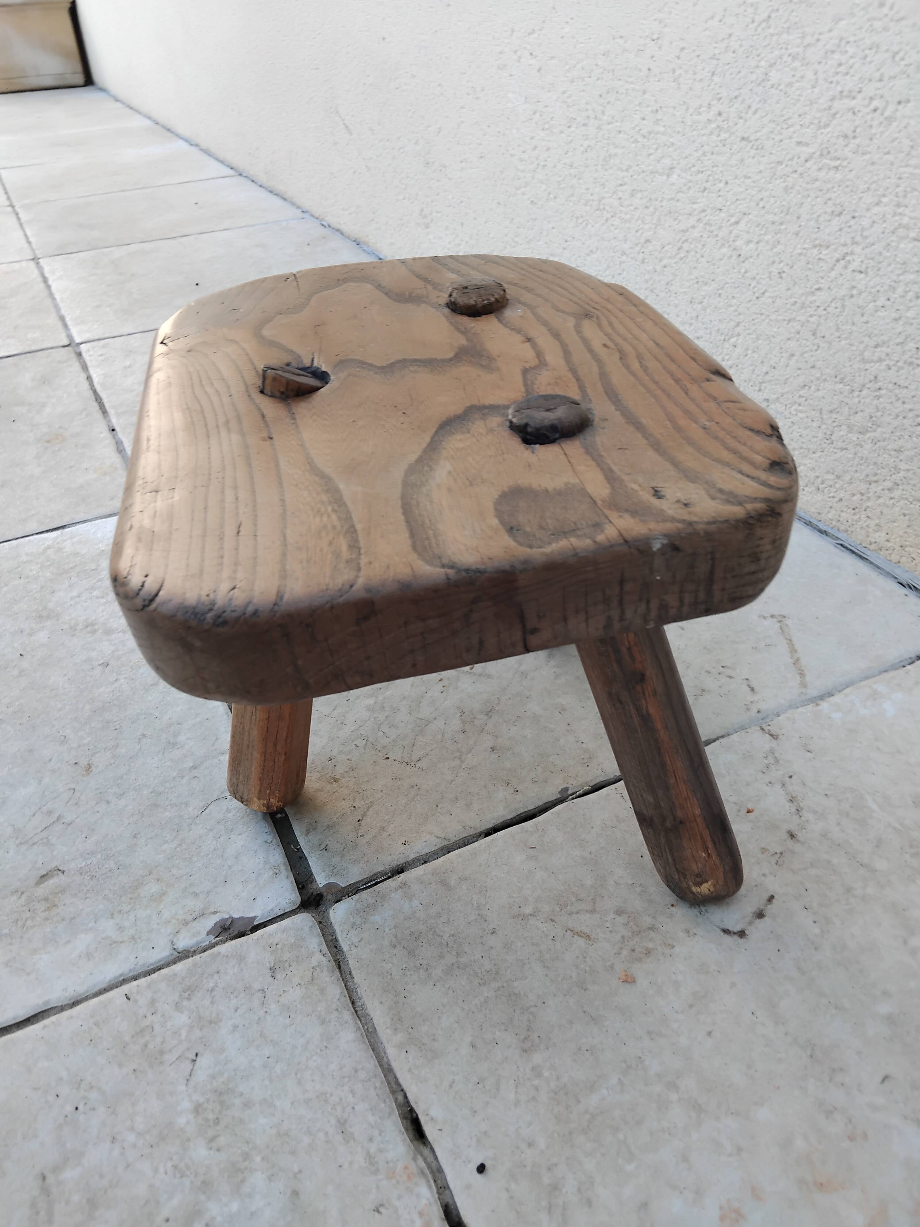 Tabouret tripode de ferme vintage en bois