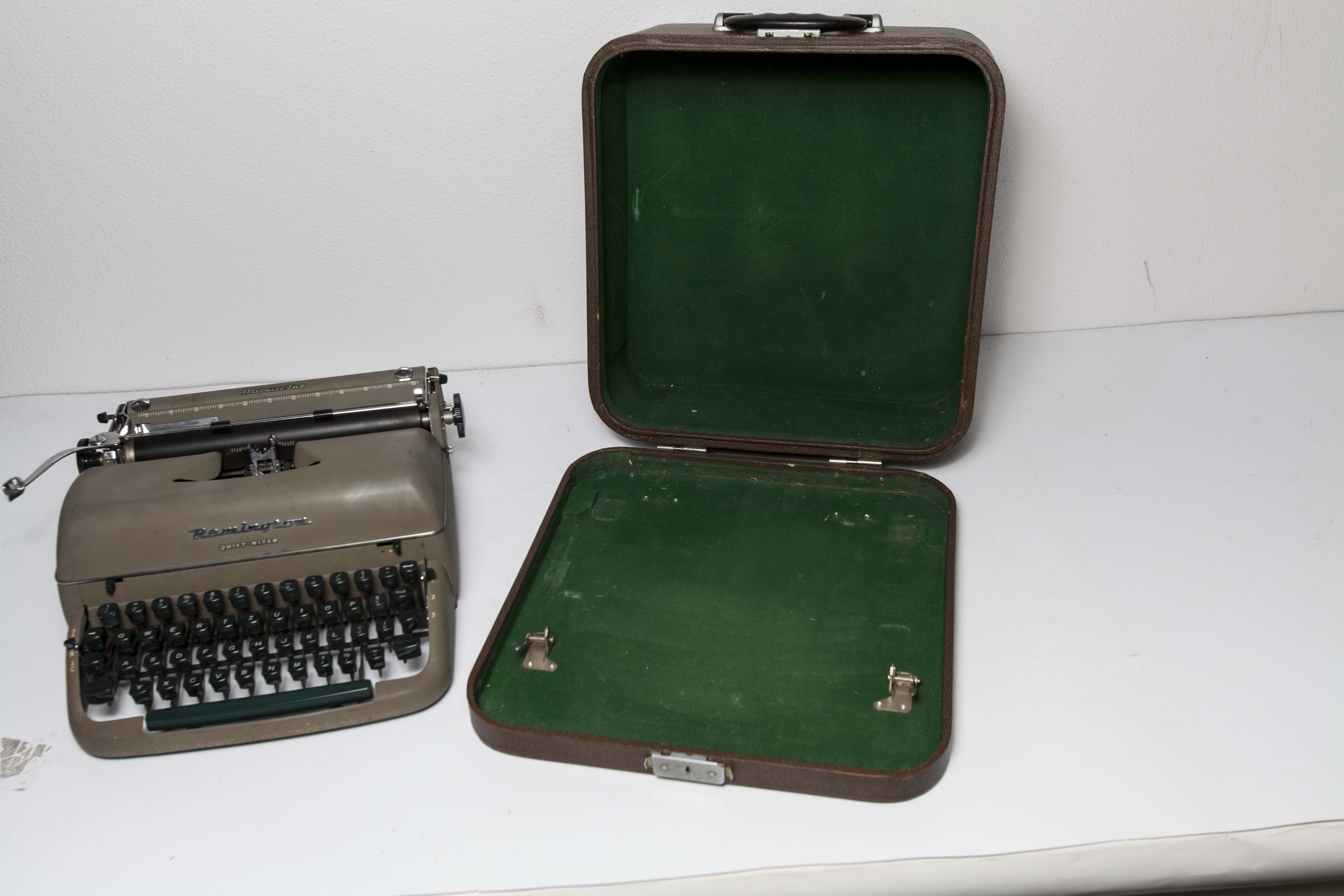 Typewriter remington Quiet Riter Miracle tab