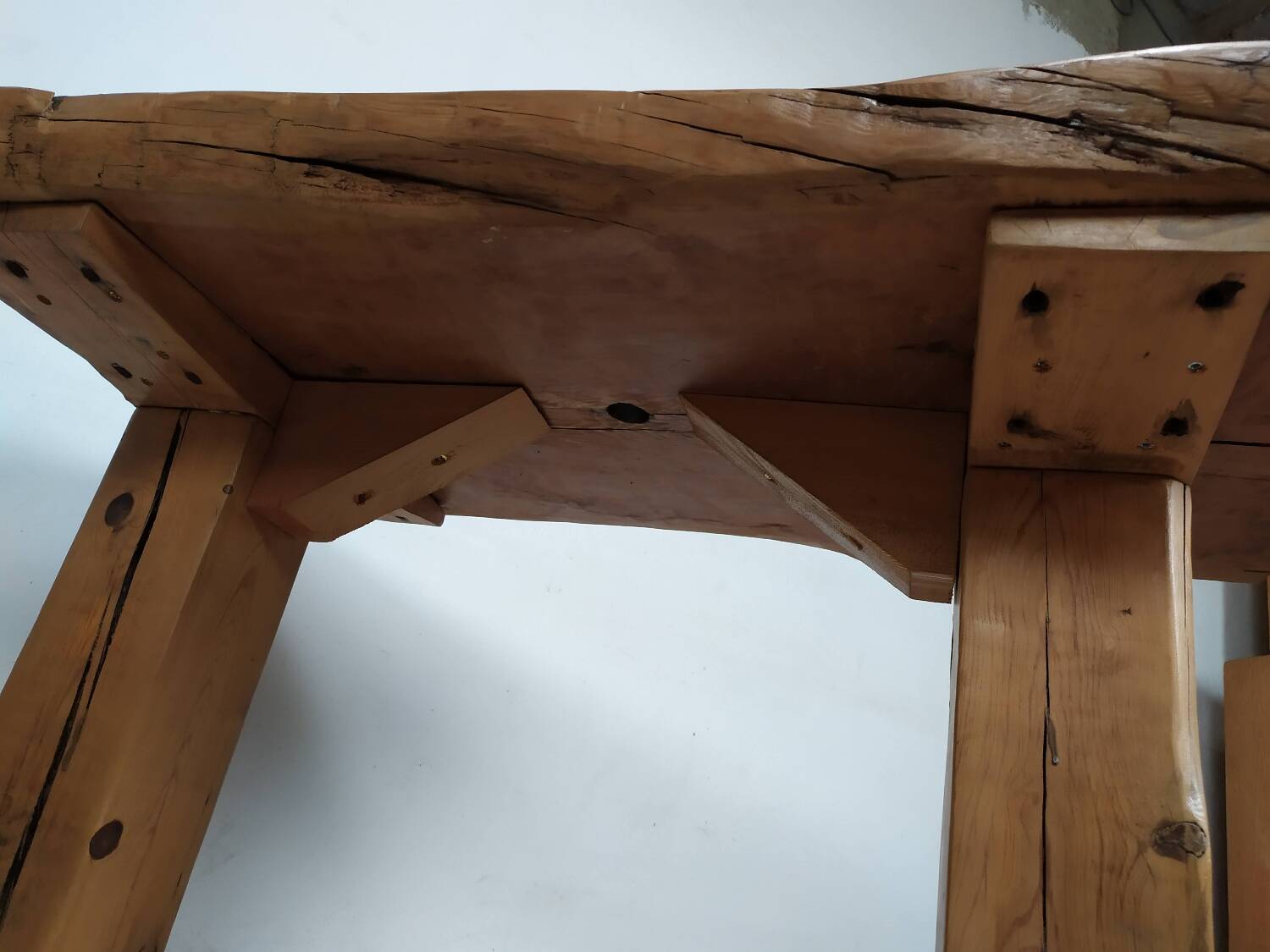 Table extérieur brutaliste