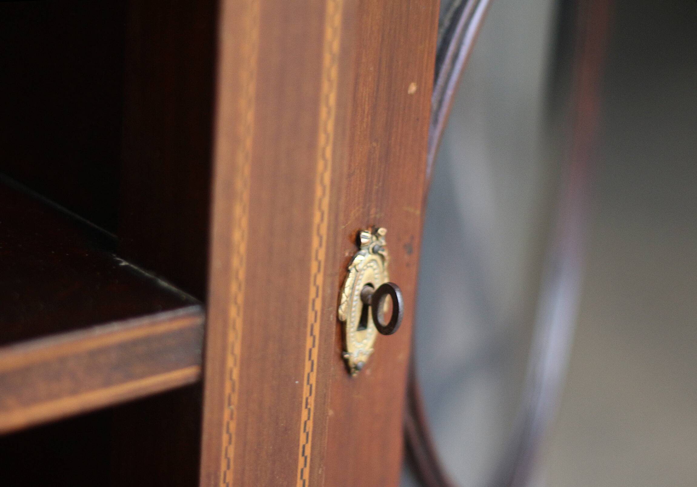 Elegant console by waring & gillow ltd, in mahogany veneer.
