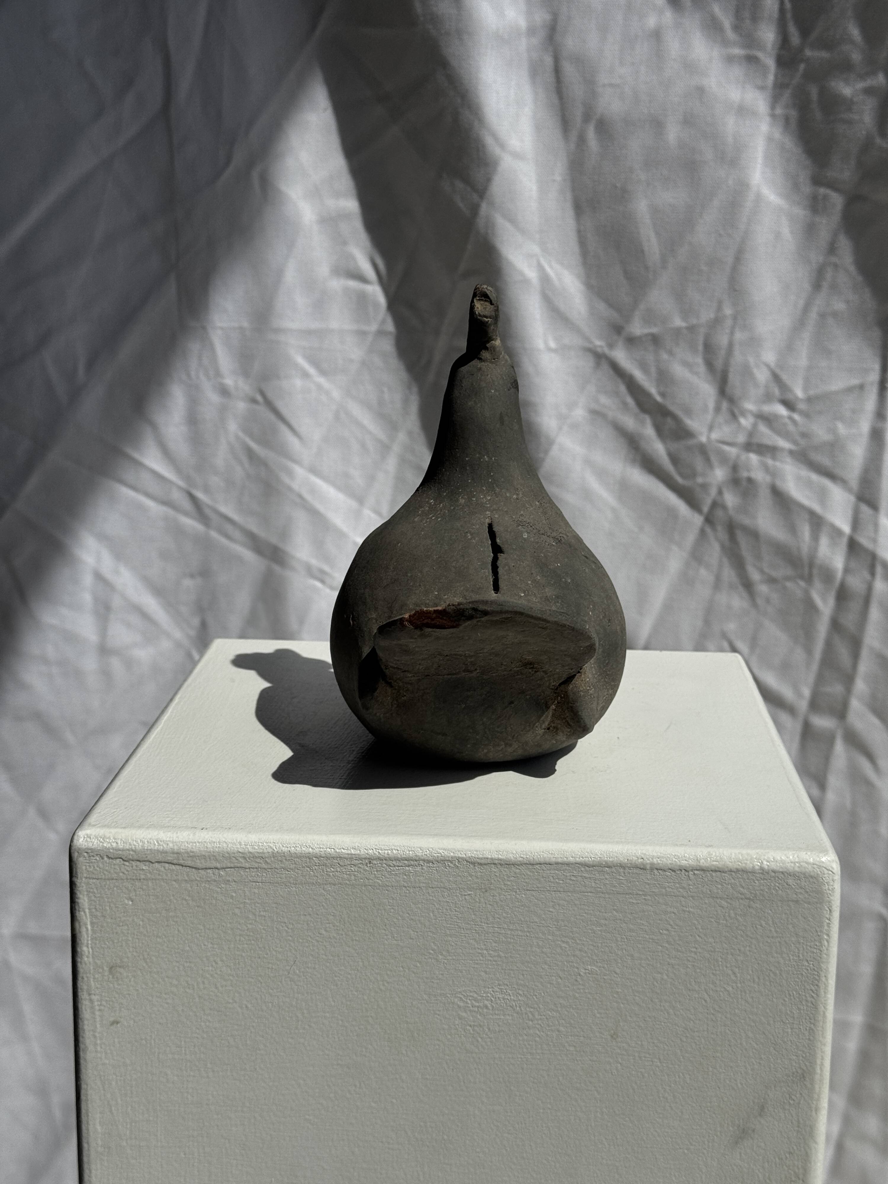Petite poule en terre cuite, travail artisanal indonésien ancien H18