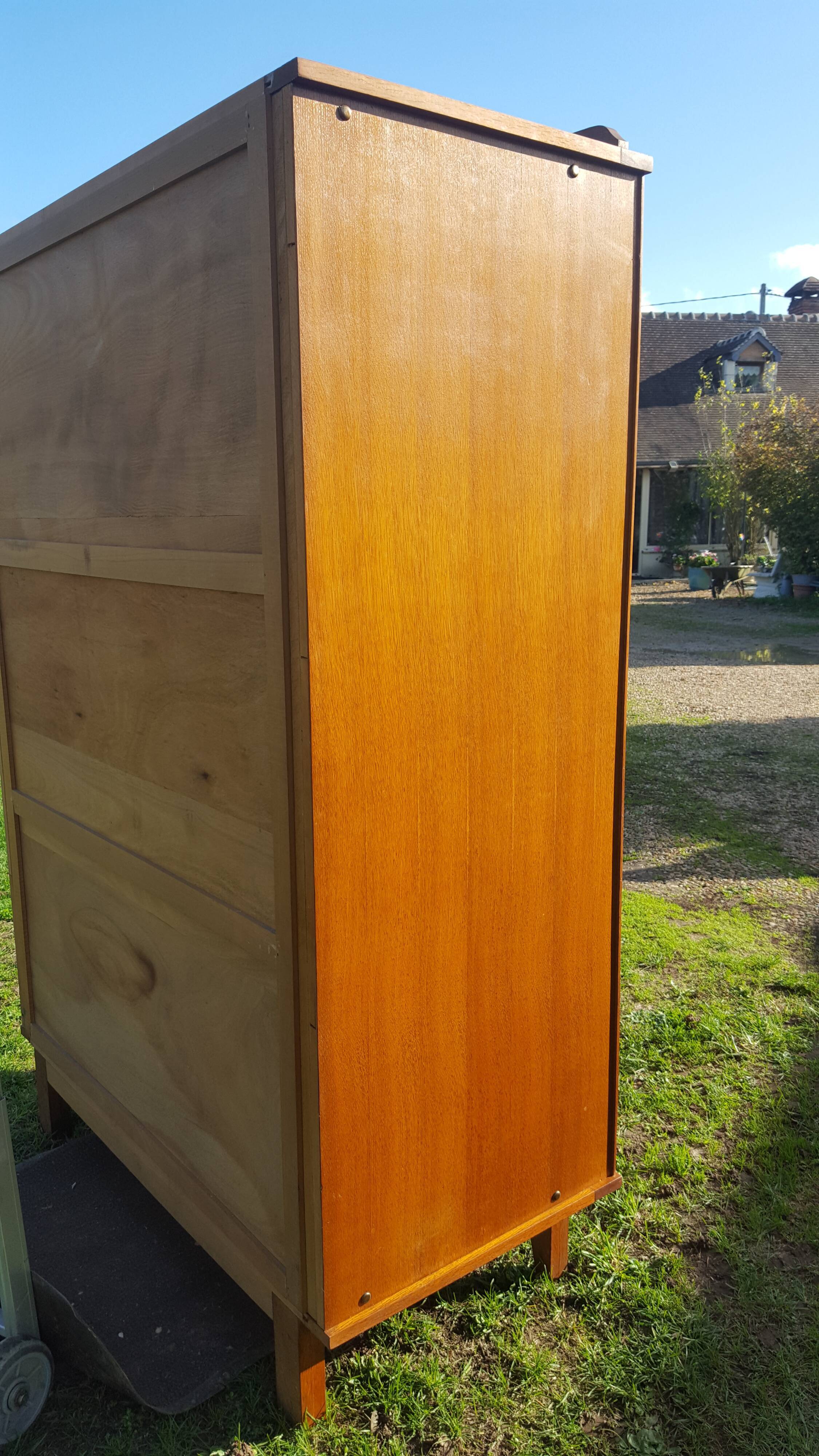 Scandinavian wardrobe foot compas vintage