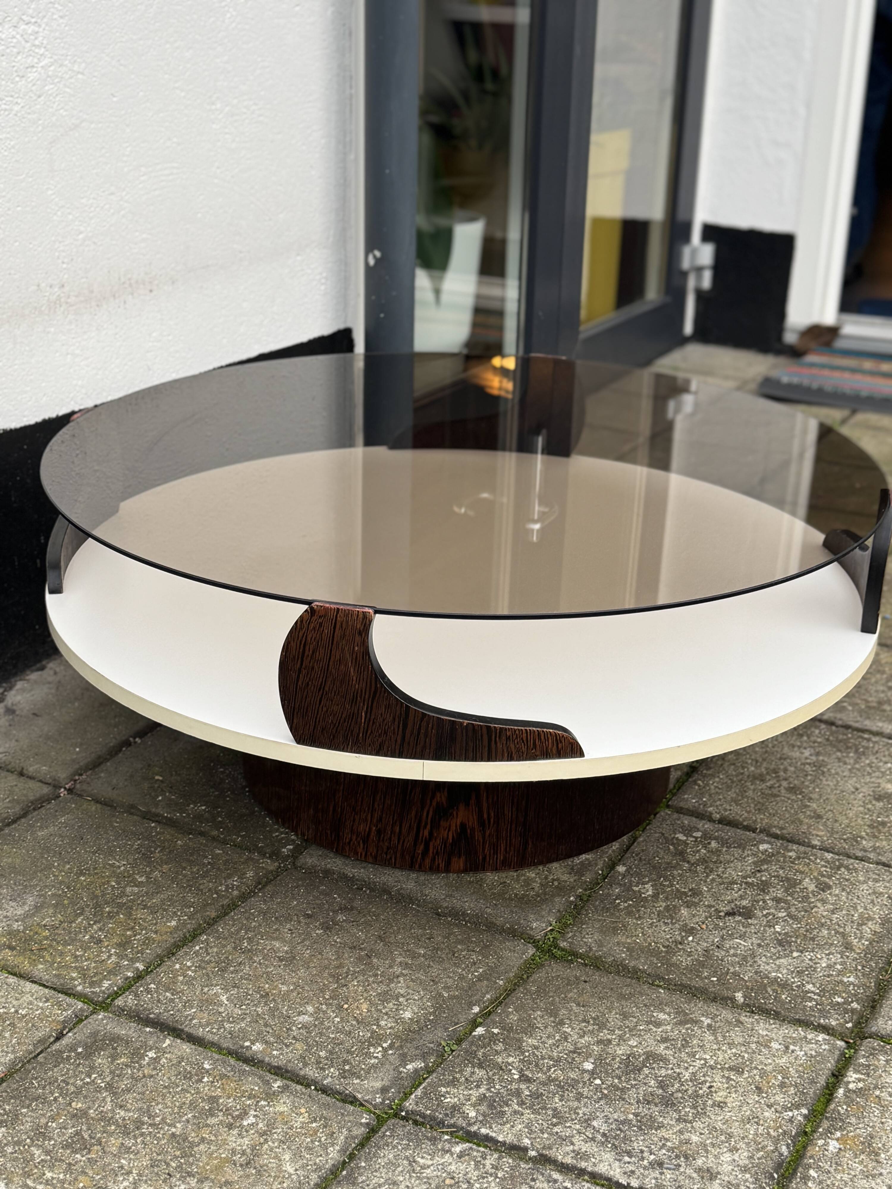 Table basse ronde de l'ère spatiale