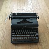 Machine to write Royal edition Aristrocrat