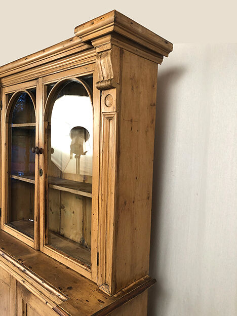 Buffet two fir bodies, glazed in the upper part.