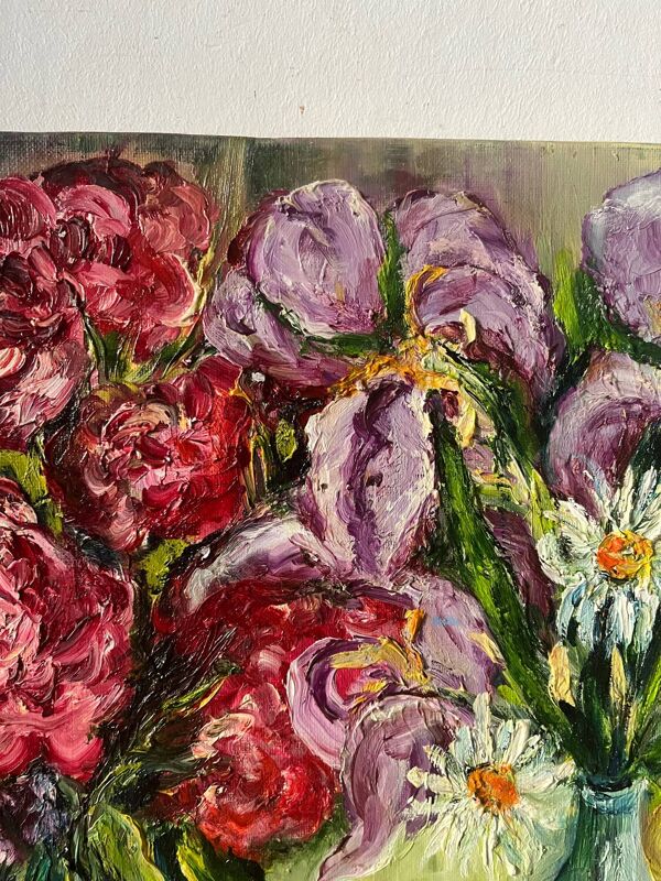 Deux vases à fleurs avec chapeau de paille, signés