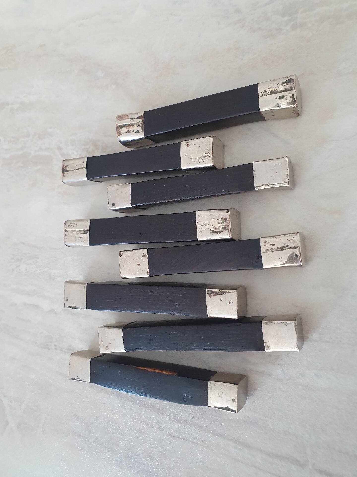 Porte couteaux en bois en Alpaca avec décor ethnique